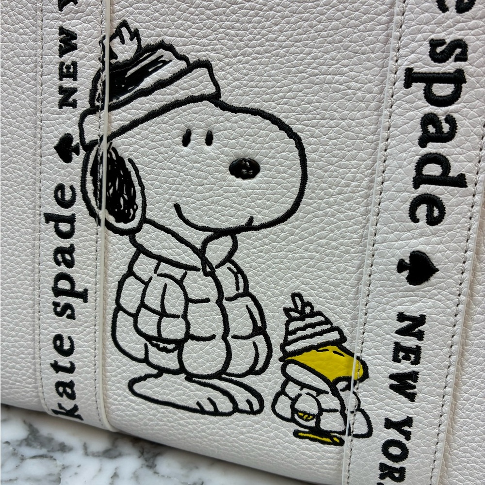 Kate Spade Peanuts Snoopy & Woodstock Small Kip Tote Bag - NWT Retail $399 - Picture 2 of 9